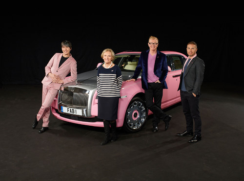 Zusammen mit dem Rolls-Royce Ghost Extended Wheelbase "FAB1" (von links): Prof. Brian Cox, Mary Berry, Chris Evans und Gary Barlow.