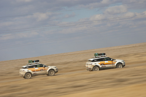Zwei Range Rover Evoque während der „Journey of Discovery“.