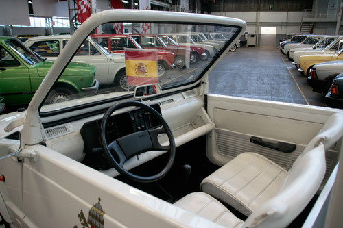 Seat-Sammlung in Barcelona: Der Fahrer des „Papamobils“ hatte es auch nicht komfortabler als jeder andere Panda-Fahrer.