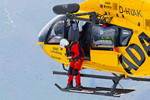 ADAC-Luftrettung: Einsatz mit Rettungswinde.