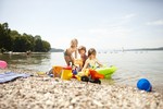 ADAC Test 201EKinder an deutschen Badeseen 2012": Jede fünfte Messstelle im Flachwasserbereich birgt Risiken für die Gesundheit der Kinder.