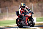 Alex De Angelis testet den Prototyp der Ducati Moto E.