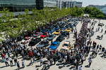 Audi hat vor Publikum auf der Piazza des Forum Ingolstadt 38 R8 an ihre neuen Besitzer übergeben.
