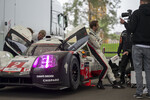 Auf dem Weg zur Sonderausstellung „The Porsche Success Story at Le Mans” in der Autostadt: Timo Bernhard am 919 Hybrid.