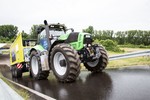 Blickfang auf dem Messestand: der ZF Innovation Tractor. Er belegt, wie automatisierte Fahrfunktionen und die Elektrifizierung des Antriebs betriebliche Abläufe in der Landwirtschaft schneller, effizienter und sicherer machen. 