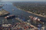 Containerschiffe im Hamburger Hafen.