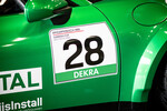 Dekra-Logo auf Startnummern der Porsche Carrera Cup-Fahrzeuge.