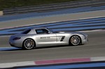 Die AMG Driving Academay bietet bei ausgewählten Terminen auch Fahrten mit dem Mercedes-Benz SLS AMG.
