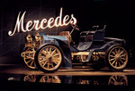 Die Geburt der Marke: Der älteste bekannte Mercedes, ein Simplex 40 PS aus dem Jahr 1902, hat im neuen Museum einen Ehrenplatz gefunden.