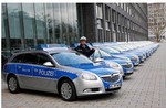 Die Polizeibehörden in Hessen und Berlin erweitern ihre Opel-Fahrzeugflotten. In Frankfurt wurden jetzt weitere hundert Insignia Sports Tourer an das Polizeipräsidium übergeben.