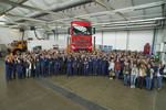 Die rund 500 Auszubildenden aller drei Lehrjahre im Mercedes-Benz-Lkw-Werk Wörth.