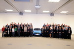 Diese Mitarbeiter feiern ihre langjährige Betriebszugehörigkeit im Mercedes-Benz-Werk Rastatt.