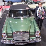 Dirk Möller, Verkaufsleitung Classic bei Brabus, mit dem Preis für den schönsten zum Verkauf stehenden Oldtimer der Essen Motor Show 2017: ein Mercedes-Benz 280 SE 3.5 Cabriolet (1970).