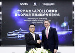 Dr. Ya-Qin Zhang, President von Baidu, und Sven Patuschka, Vorstand Technische Entwicklung der Volkswagen (China) Investment Co.
