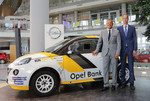 Erhard Paulat, Vorsitzender der Geschäftsführung der Opel-Bank, und Michael Lohscheller, Geschäftsführer Finanz Opel Group.