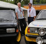 Erich Bitter (links) mit dem Opel Rekord C, der als "Schwarze Witwe" für Furore sorgte, sowie Christian Geistdörfer mit dem Ascona B Rallye-EM-Auto.