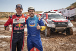 Giniel de Villiers und Fernando Alsonso am Toyota Hilux Rallye Raid.