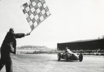 Giuseppe „Nino“ Farina gewinnt 1950 in Silverstone im Alfa Romeo Tipo 158 das erste Formel-1-Rennen überhaupt.