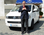 Kurt Krömer und sein Volkswagen Multivan.