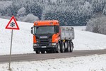 Lkw müssen ab 2020 mit Winterreifen auch auf der Lenkachse fahren.