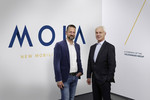 Matthias Müller, Vorstandsvorsitzender des Volkswagen Konzerns (rechts) und Ole Harms, CEO von MOIA (links) präsentieren MOIA.