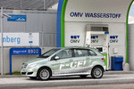Mercedes-Benz B-Klasse F-Cell an der OMV-Wasserstoff-Tankstelle am Stuttgarter Flughafen.