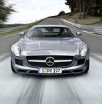 Mercedes-Benz SLS AMG tritt auf der Playstation zu virtuellen Rennen an