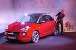 Niels Loeb, Chefdesigner Exterieur von Opel, präsentiert den Adam S.