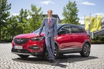 Opel-Chef Michael Lohscheller mit dem Grandland X, der ab Mitte 2019 in Eisenach produziert wird.