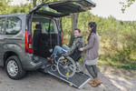 Opel Combo Life mit Rollstuhlplatz und Rampe. 