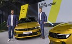 Opel-Markenbotschafter Jürgen Klopp und Opel-Chef Uwe Hochgeschurtz.