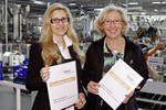 Pirka Falkenberg (links), Leiterin Volkswagen Ideenmanagement, und Betriebsrätin Gabriele Trittel stellten die Ideenbilanz 2015 in Wolfsburg vor.