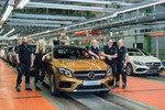 Produktionsstart für den neuen Modelljahrgang des GLA im Mercedes-Benz-Werk Rastatt mit dem Standortverantwortlichen Thomas Geier (3.v.r.).