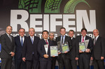 „Reifen 2014“: Verleihung des „Innovation Award“ an die vier Gewinner. Als Gast nahm auch Jean-Claude Juncker (3.v.l.), einer der Spitzenkandidaten der Europawahl, an der Veranstaltung teil.