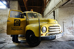 Scheunenfund für den PS.Speicher: Der Opel Blitz-Abschleppwagen mit dem Firmenlogo seines früheren Auftraggebers