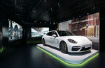 Sonderausstellung „E-Performance“ im Porsche-Pavillon der Autostadt: Panamera Turbo S E-Hybrid Executive.