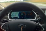 Tesla mit Autopilot.