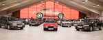 Toyota Collection: Avensis (l.) und Lexus LS 400 mit je einer Million Kilometer Laufleistung.