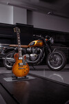 Triumph Bonneville T 120 „1959 Legends Custom Edition“ und Gibson Les Paul Standard Reissue „1959 Legends Custom Edition“.