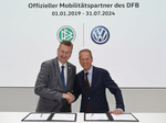 Volkswagen Chef Herbert Diess und DFB-Präsident Reinhard Grindel (links). 