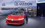 Volkswagen: Herbert Diess am neuen I.D. Vizzion in Genf 2018.