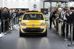 Volkswagen präsentiert auf der diesjährigen Hannover Messe den E-load-Up als Flughafen-Lotsenfahrzeug.